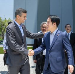 賴清德總統偕巴拉圭總統貝尼亞參訪南部科學園區　分享臺灣科技發展經驗促進兩國合作