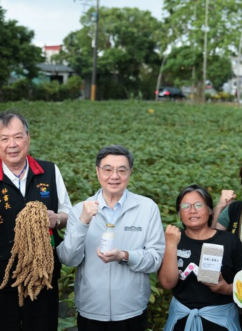 行政院長卓榮泰視察花蓮光復鄉農場復育情形　承諾提供農民最大資助　協助地方經濟重振