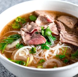 雲林口湖越南小吃 豬大骨湯頭清爽河粉呈現台越融合獨家風味