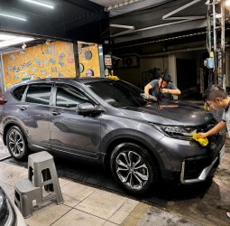 高雄苓雅汽車美容16歲入行到自行開店 依用車習慣規劃精緻洗車、車體美容與鍍膜