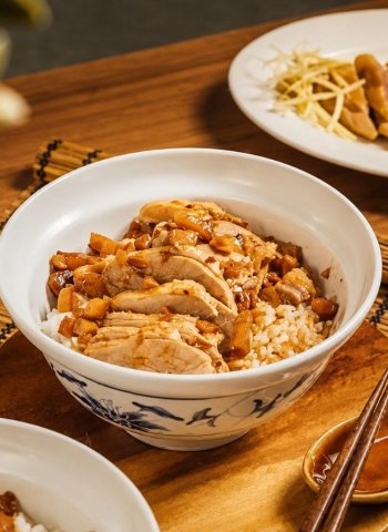 駁二老字號鴨肉飯名店 由第三代接續高雄人氣小吃傳統手藝