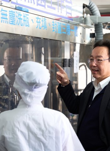 企業挑選桶裝水供應商看什麼？華生飲水提出水質、工廠、配送與售後四大標準