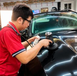 台南汽車美容職人從漆面到內裝一手包辦 新化車體鍍膜一站式提升車況外觀內裡都閃亮