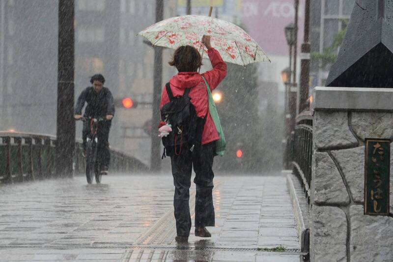 日本九州豪雨襲擊熊本市　74萬人列避難指示對象、線狀降水帶恐引發洪災